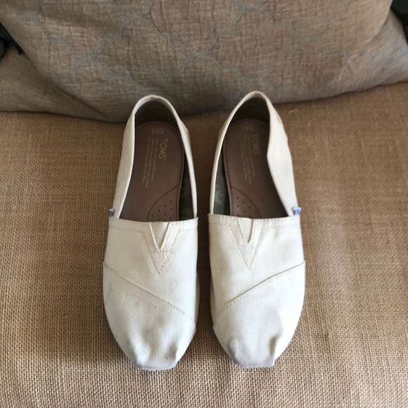 cream colored toms